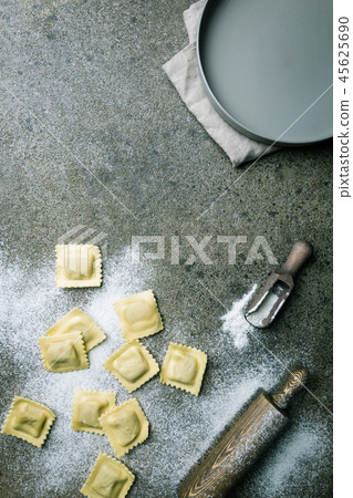 Fresh ravioli with flour Fresh ravioli with flour 45625690
