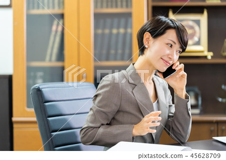 女性員工私人辦公室司法代言人會計師 45628709