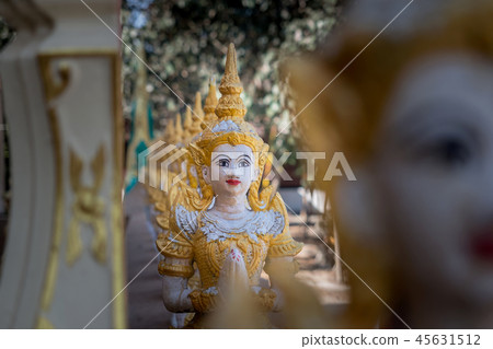 The plaster statue on the temple fence. The plaster statue on the temple fence. 45631512