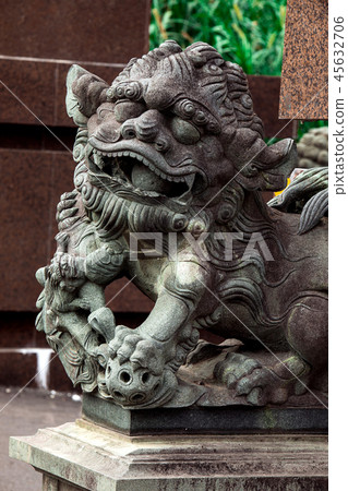 佛寺中的石獅子 佛寺中的石獅子 45632706
