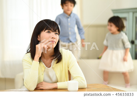 Parenting fatigue trouble living room 45633833