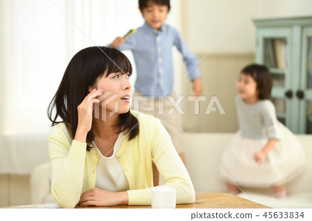 Parenting fatigue trouble living room 45633834