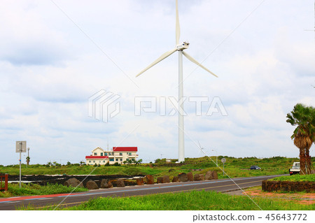 風力發電機,房子,農村 風力發電機,房子,農村 45643772