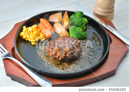 Attention) Steam is retouching synthesis. Teppanyaki hamburg, onion Japanese style sauce. Meat dish. Commercial retort hamburger 45646200
