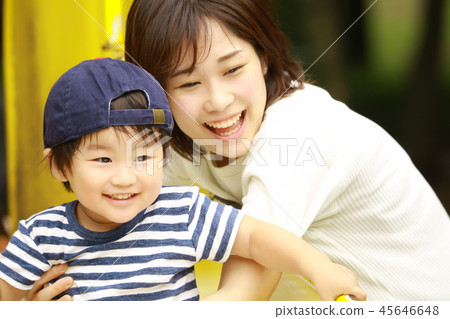 parent and child playing 45646648