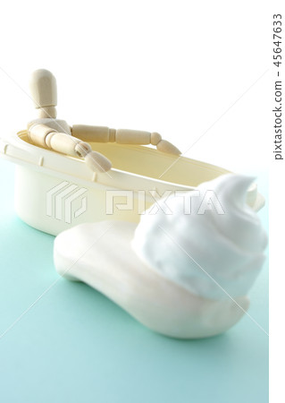 Take a bath 45647633