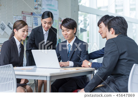 Company briefing session, job hunting, college students, new graduates, Freshers 45647869