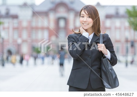 Young Woman In Suit Business Tokyo Station Young Woman In Suit Business Tokyo Station 45648627