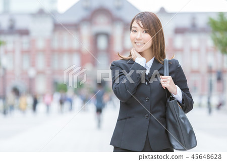 Young Woman In Suit Business Tokyo Station 45648628
