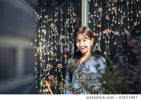 二十多歲女大學生大學生遊覽假期郊遊 45653967