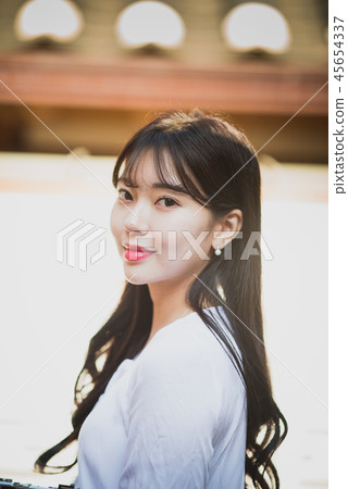 female woman college girl cute city romantic leisure 45654337