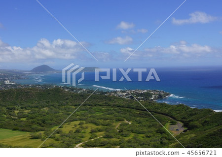 從金剛石頭看見的Kahala地平線在夏威夷 從金剛石頭看見的Kahala地平線在夏威夷 45656721