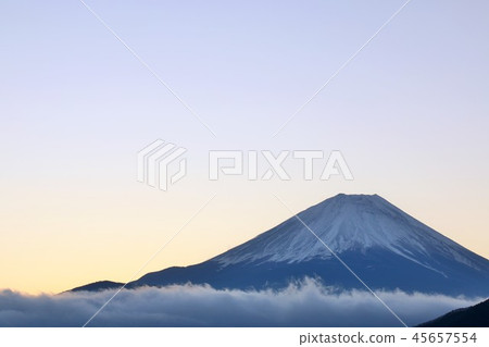 富士山和日出前的雲海 45657554