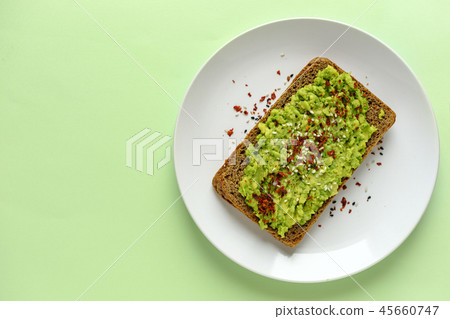 Smashed avocado toast with chilli and copy space 45660747