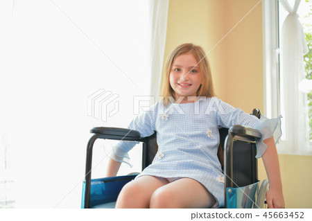 Medical concept. Young patients have good morale in treatment. T Medical concept. Young patients have good morale in treatment. T 45663452