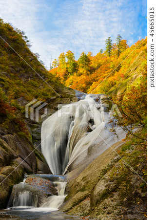 Momondo Waterfall Momondo Waterfall 45665018