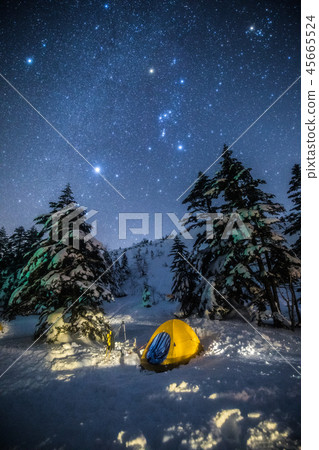 《Yatsugatake, Nagano Prefecture》Tents at the Black Yuri Hutte tent field and a large winter triangle 45665524