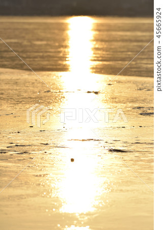 light  45665924
