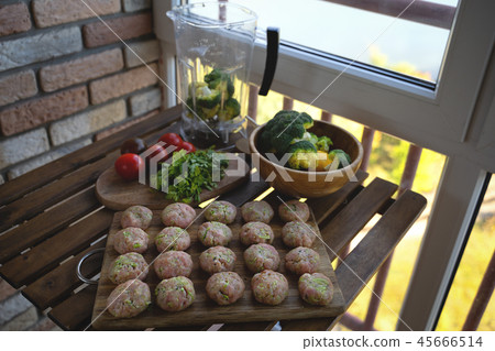 Homemade raw beef meatballs on a pan, before cooking, with vegetables Homemade raw beef meatballs on a pan, before cooking, with vegetables 45666514