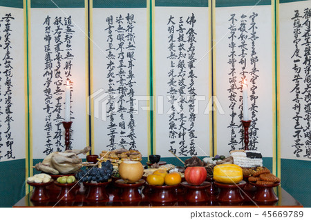 Priest (first prize) and folding screen 45669789