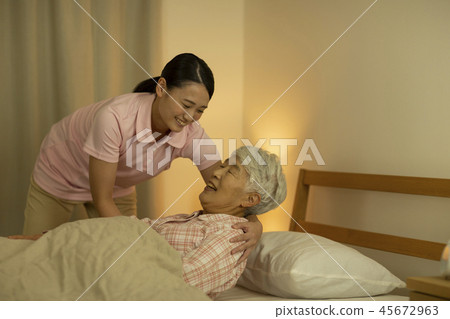 Going to bed Going to bed 45672963