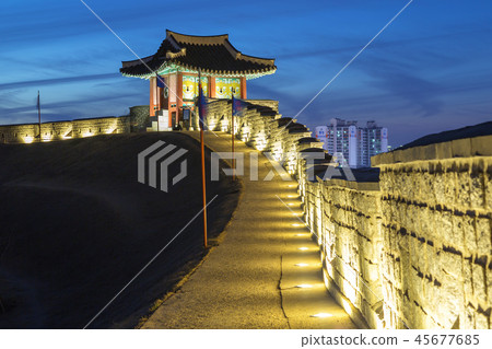 韓國京畿道水原市夜景 45677685