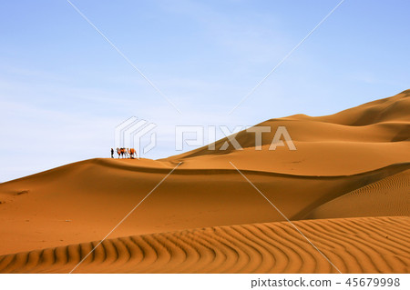 中國,甘肅省,敦煌,鳴沙山,岳河 中國,甘肅省,敦煌,鳴沙山,岳河 45679998