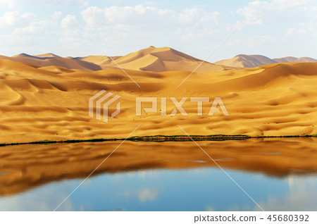 China, Inner Mongolia Autonomous Region, Alashan, Badan Desert 45680392