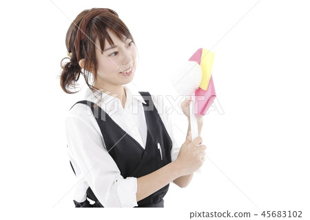 一個女人用清潔工具 一個女人用清潔工具 45683102