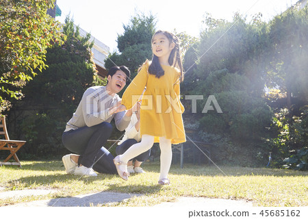 家庭,爸爸,媽媽,女兒,韓國人 家庭,爸爸,媽媽,女兒,韓國人 45685162