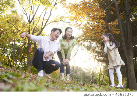 家庭,爸爸,媽媽,女兒,韓國人 家庭,爸爸,媽媽,女兒,韓國人 45685373