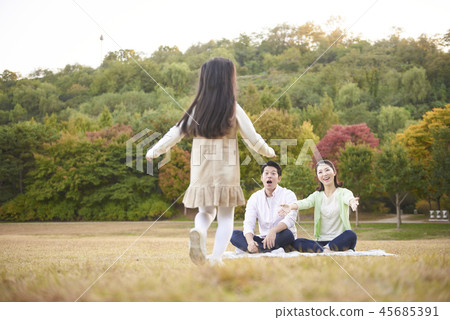 家庭,爸爸,媽媽,女兒,韓國人 家庭,爸爸,媽媽,女兒,韓國人 45685391