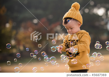 兒童,秋季,奧林匹克公園,戶外,兒童,男孩 兒童,秋季,奧林匹克公園,戶外,兒童,男孩 45687369