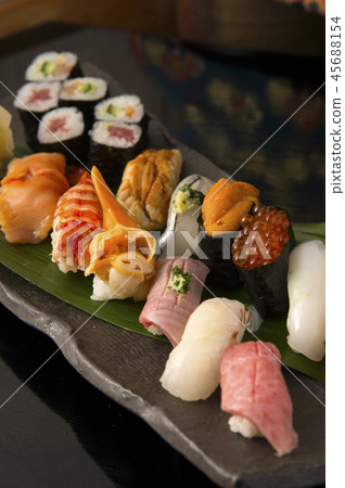 Sushi 45688154