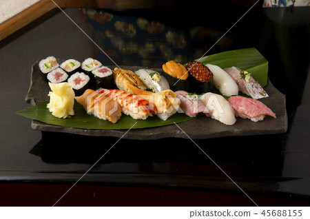Sushi 45688155
