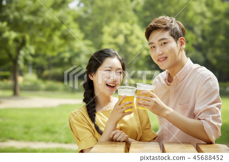 Couples, lovers, students, college students, dating, beer, summer 45688452
