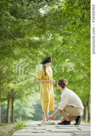 Couple, lover, student, college student, date, summer, park, stroll, forest, way 45688468