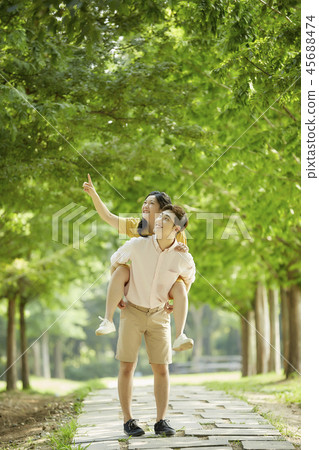 Couple, lover, student, college student, date, summer, park, stroll, forest, way Couple, lover, student, college student, date, summer, park, stroll, forest, way 45688474