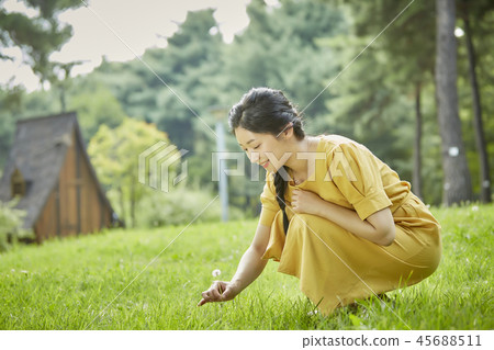 婦女，大學生，夏天，公園，走，森林，休閒，癒合，放鬆，自然 45688511