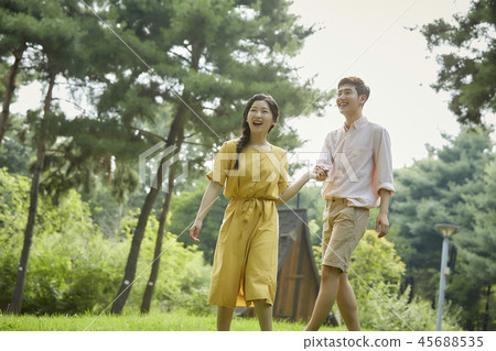 Couple, lover, student, college student, date, summer, park, walking, forest 45688535