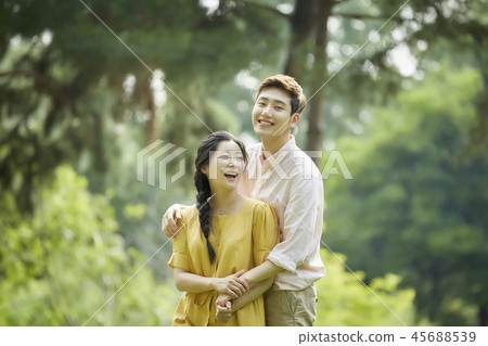 Couple, lover, student, college student, date, summer, park, walking, forest 45688539
