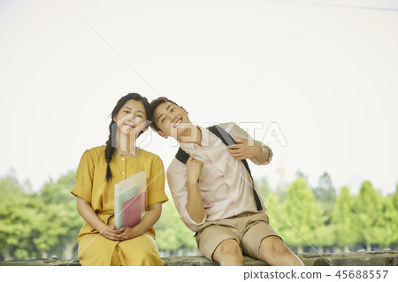 Couple, lover, student, college student, date, summer, park 45688557