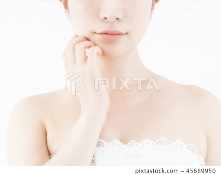 Women who care about facial skin care Women who care about facial skin care 45689950