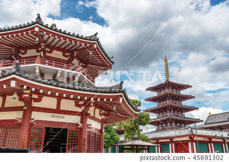 四天王寺鐘樓和五重塔 照片素材 圖片 圖庫