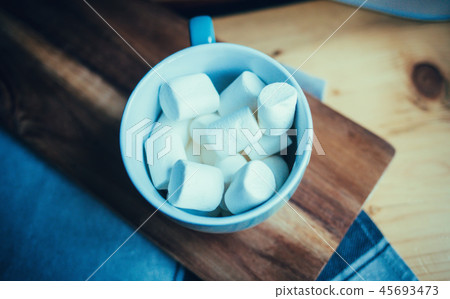 marshmallow in blue round mug 45693473