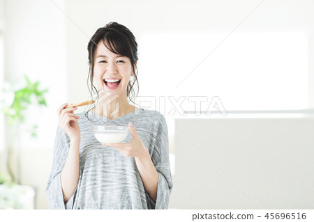 Woman yogurt diet living breakfast young woman 45696516