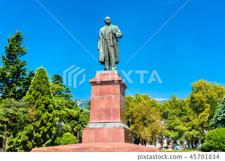 Monument of Vladimir Lenin in Yalta, Crimea 45701834