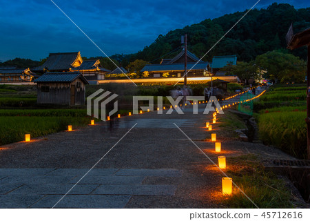 明日香的奈良明日香村走廊在立花寺前面的一個斜坡 45712616