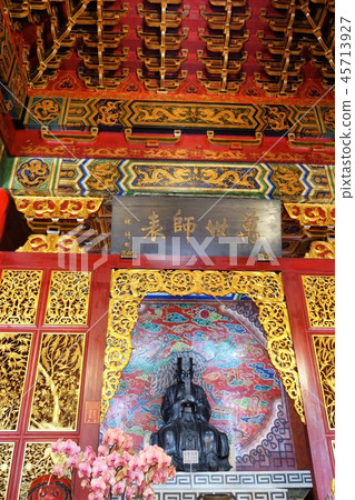 Wen-guo by Sun Moon Lake 45713927