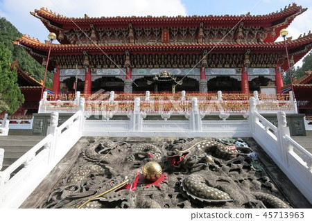 Wen-guo by Sun Moon Lake Wen-guo by Sun Moon Lake 45713963